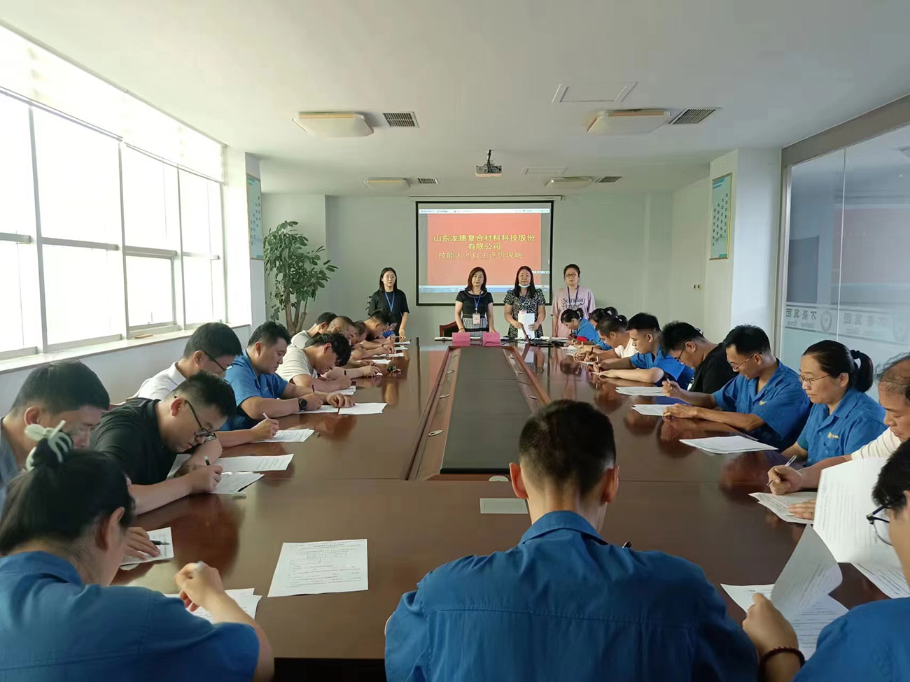 技能人才評價(jià)-.jpg 技能人才評價(jià)-.jpg